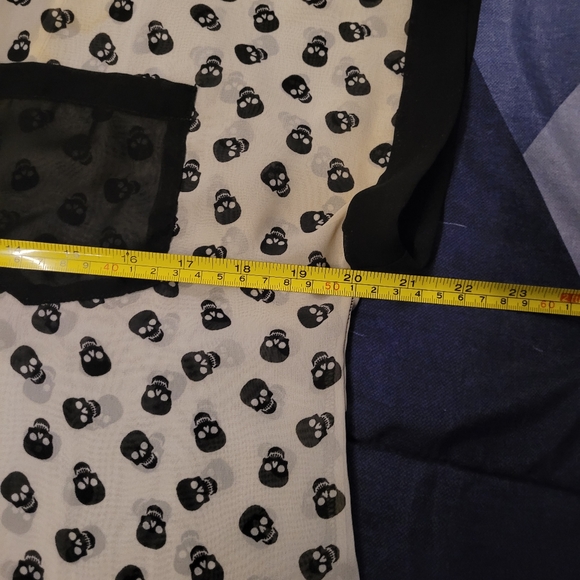 Skull Button down. - Picture 3 of 3